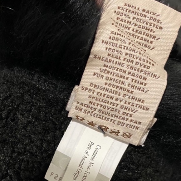 UGG Black Quilted Shearling-Trim Touchscreen Mittens NWT - Picture 13 of 15